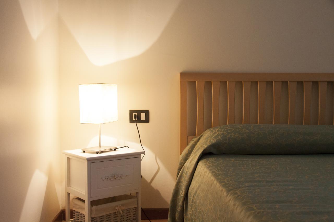 Lauri & Faggi Lejlighedshotel Desenzano del Garda Eksteriør billede
